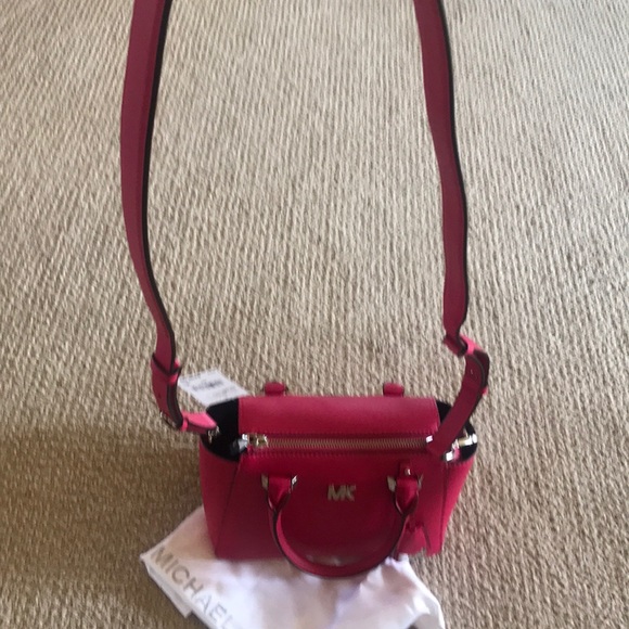 Authentic Michael Kors crossover! - Picture 6 of 8